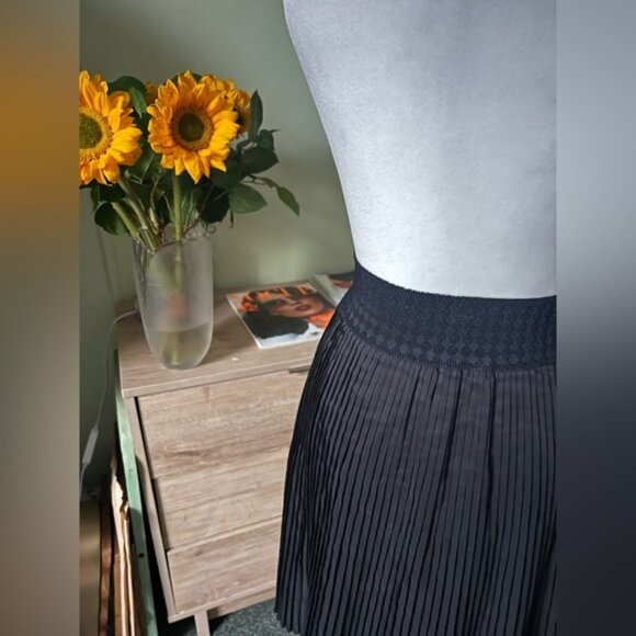 Black Shiny Pleated Knee-Length Midi Thick Elastic High-Waist Modest Skirt Sz M - Picture 5 of 16